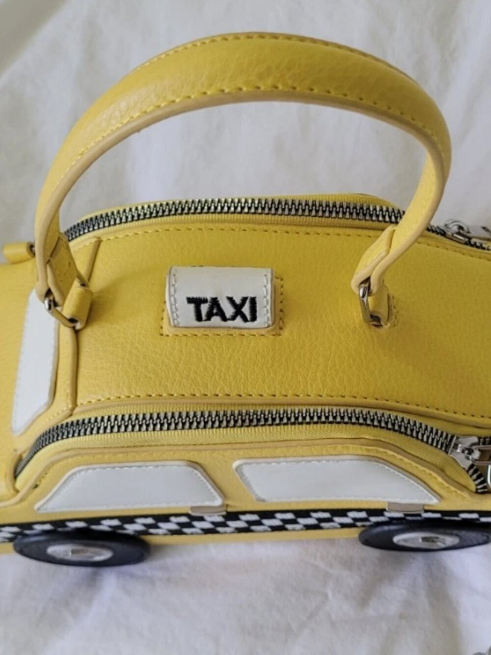 NY Taxi Cute Yellow Hand Bag with Shoulder Bag Strap YELLOW TAXI Excellent - Picture 3 of 10